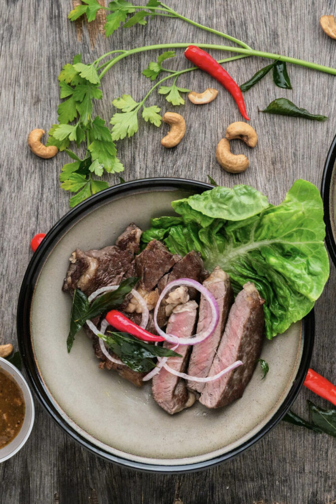 BLACK GARLIC STEAK SALAD & BLACK GARLIC VINAIGRETTE