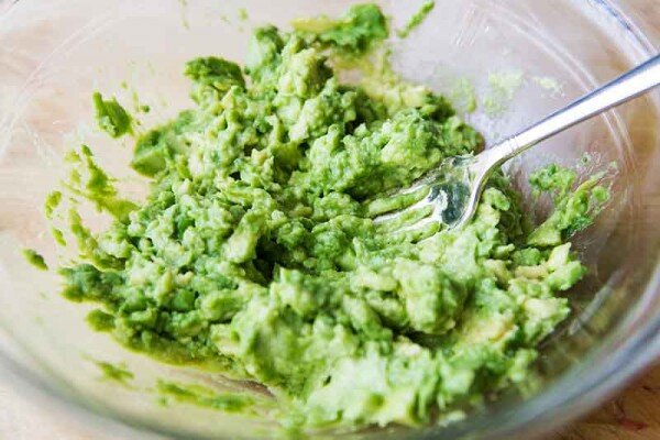 SENSATIONAL BLACK GARLIC GUACAMOLE